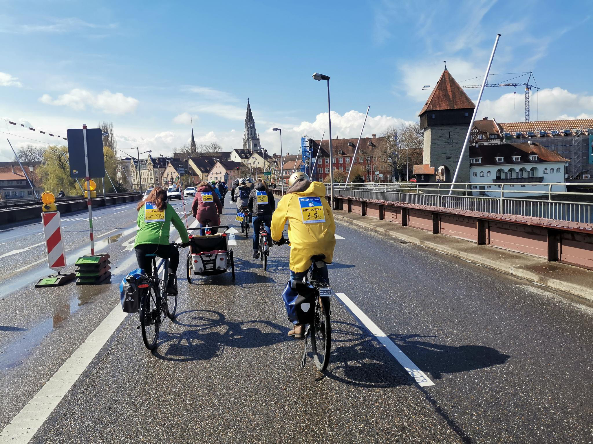 Raddemo auf der Rheinbrücke