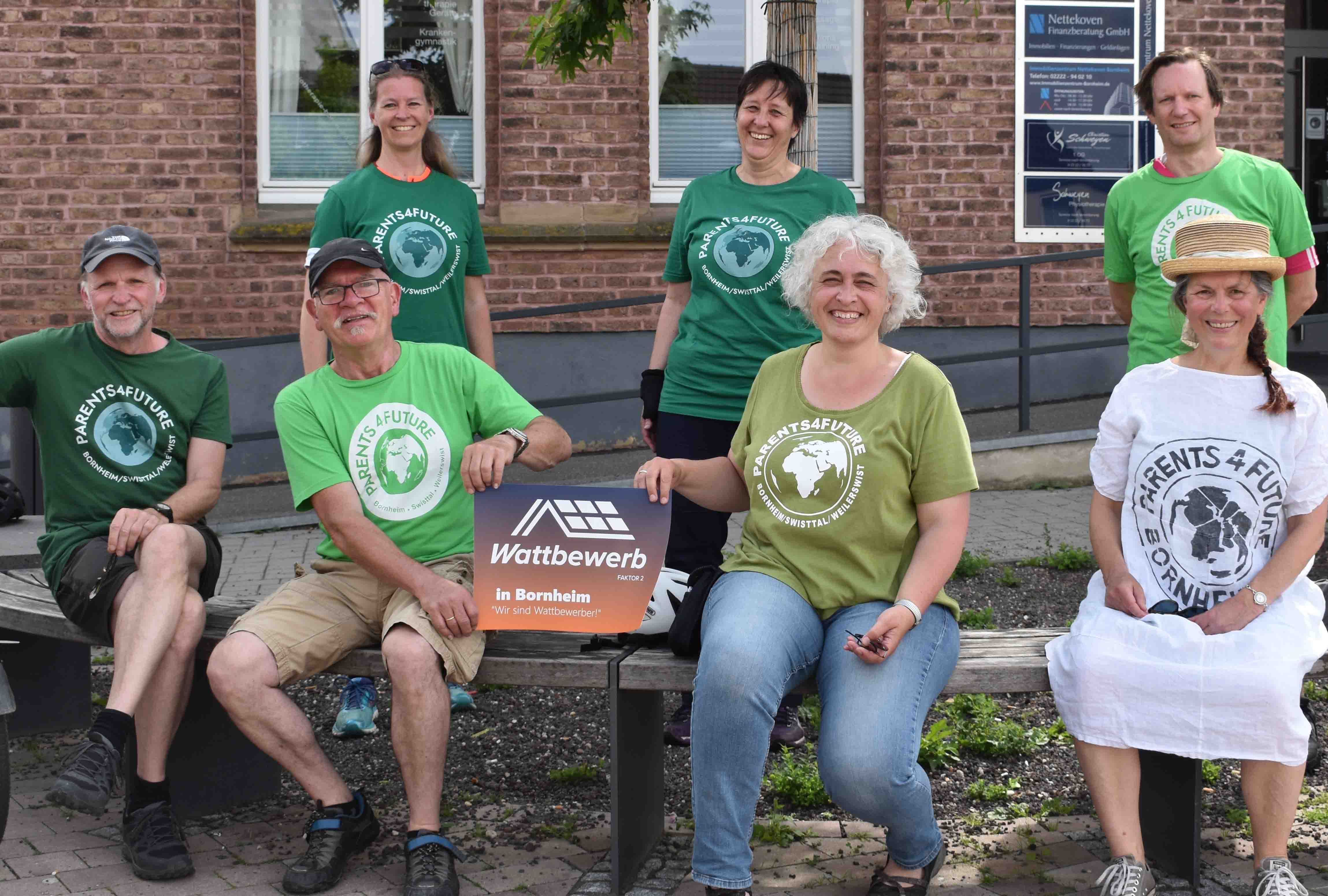 P4F-Gruppe mit Wattbewerb-Flagge