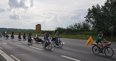 Fahrraddemo gegen Rheinspange