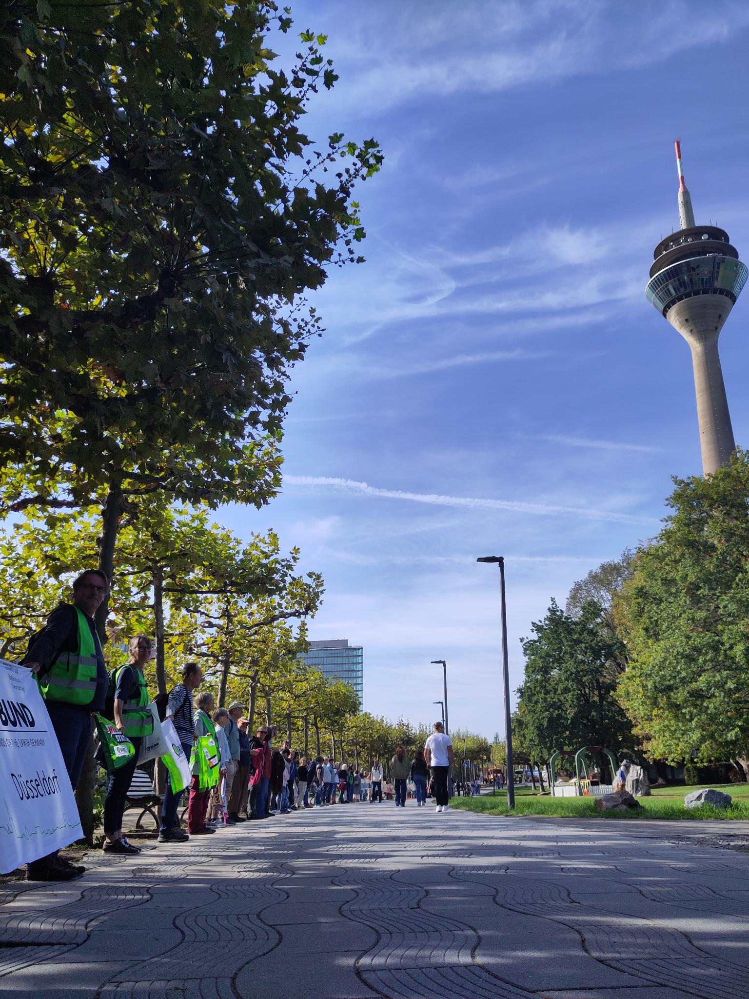Es brennt - Menschenkette Düsseldorf