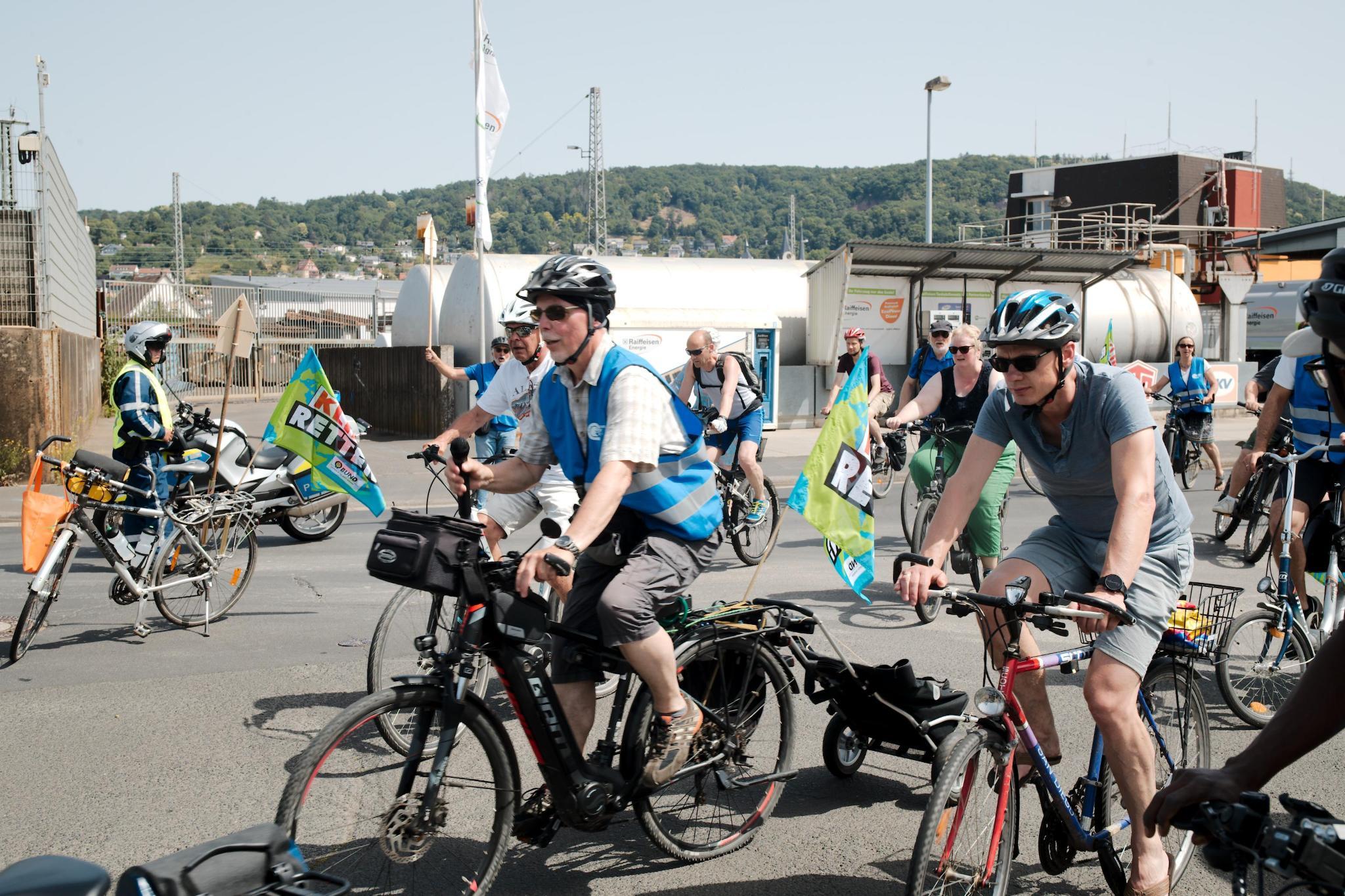 Fahrraddemo zum Glashaus 21