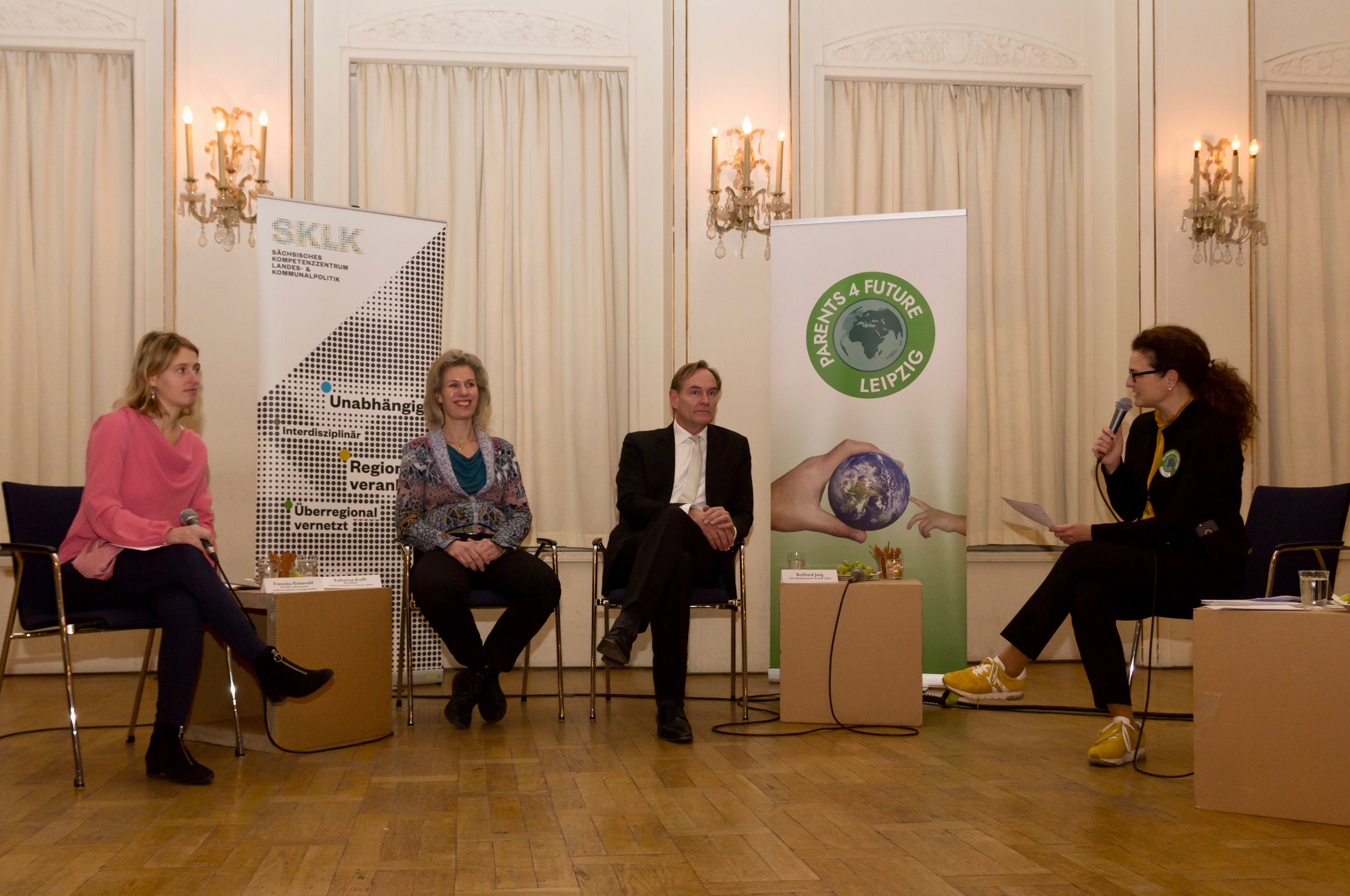 Das Podium auf dem OBM Wahlforum der Parents for Future Leipzig