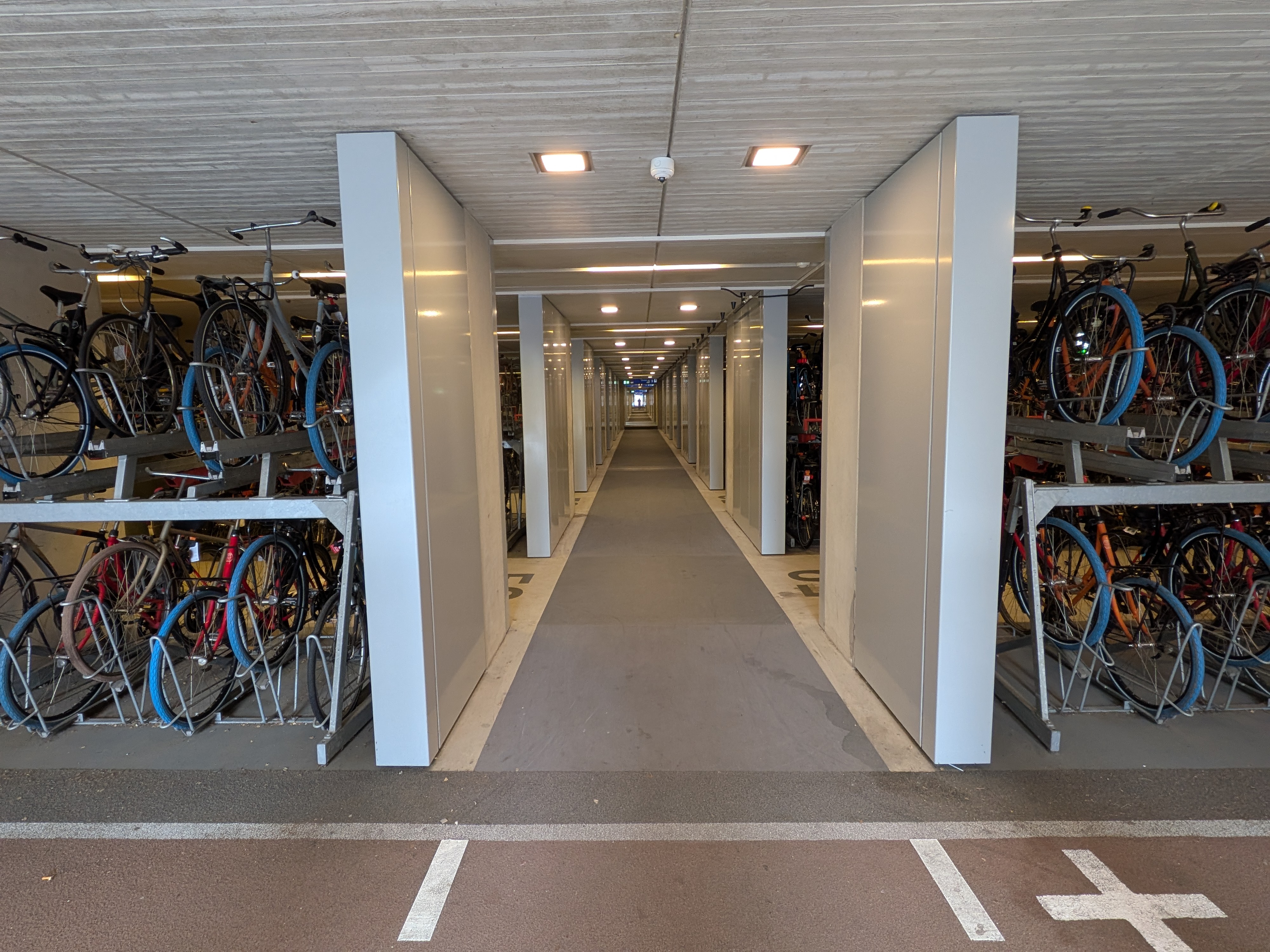 Größtes Fahrradparkhaus der Welt direkt unter dem Hauptbahnhof