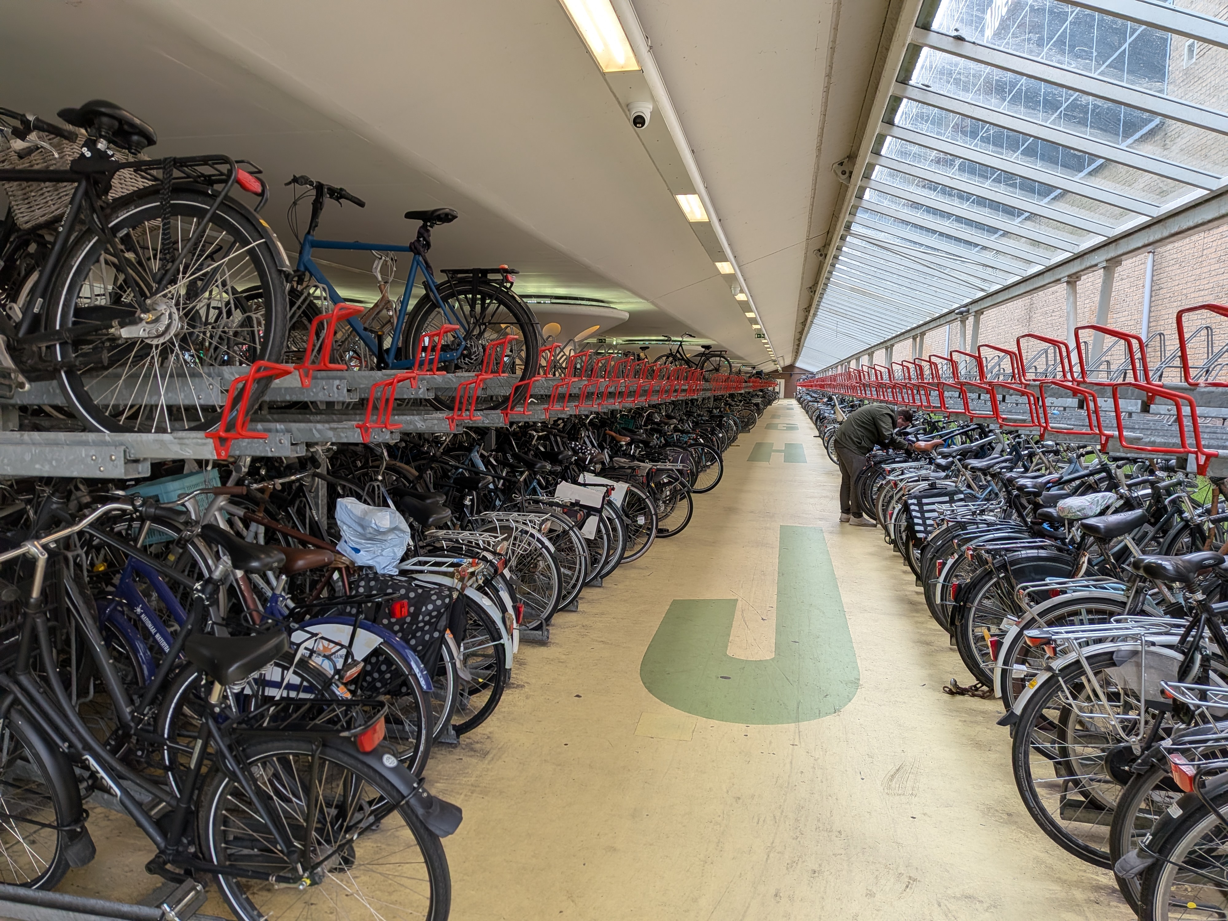 Eines von 12 Fahrrad-Parkhäusern in Utrecht