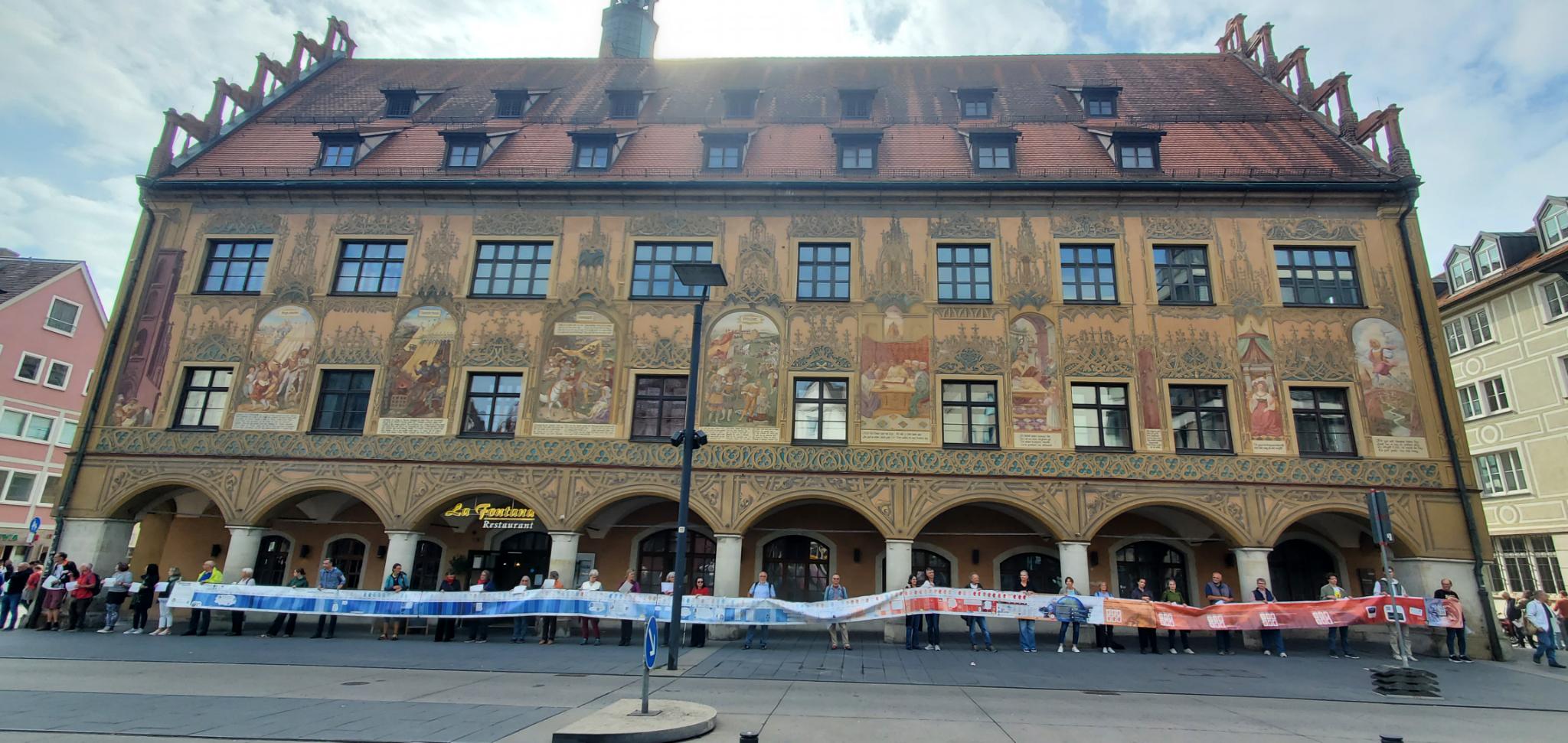 Es brennt - Menschenkette in Ulm