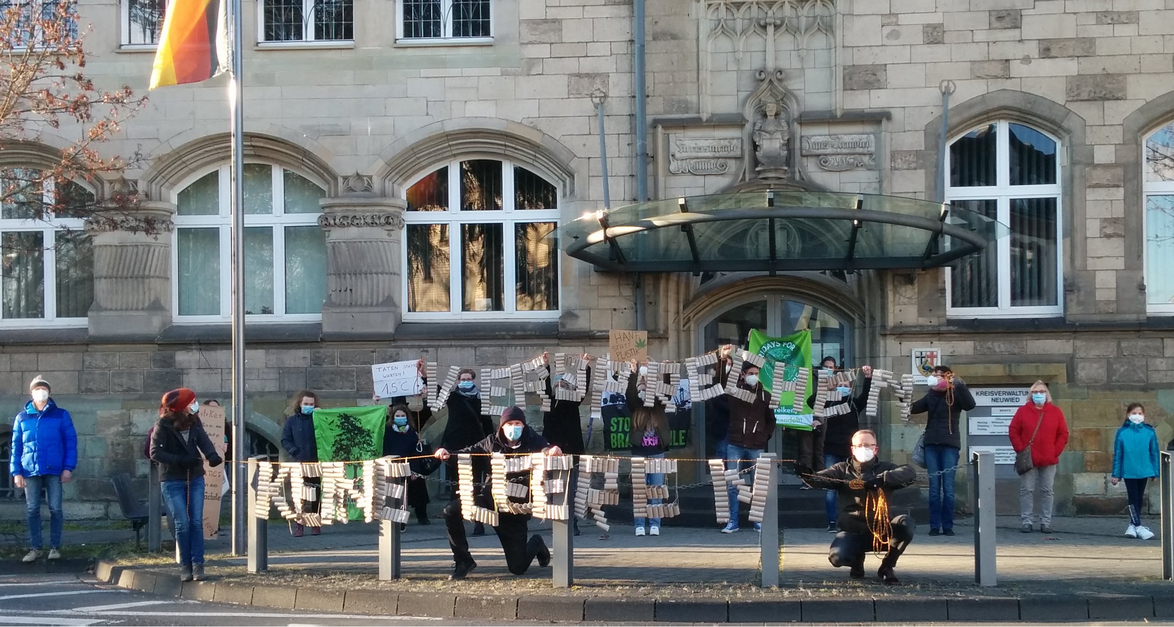 Banner vor Kreisverwaltung