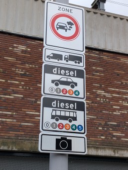 viele Vorschriften für Autos