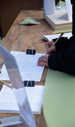 Unterschriftensammlung auf dem Luisenplatz in Darmstadt