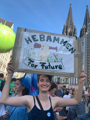 Hebammen for Future bei einem Klimastreik