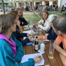 TREFFEN AM THEATERVORPLATZ 